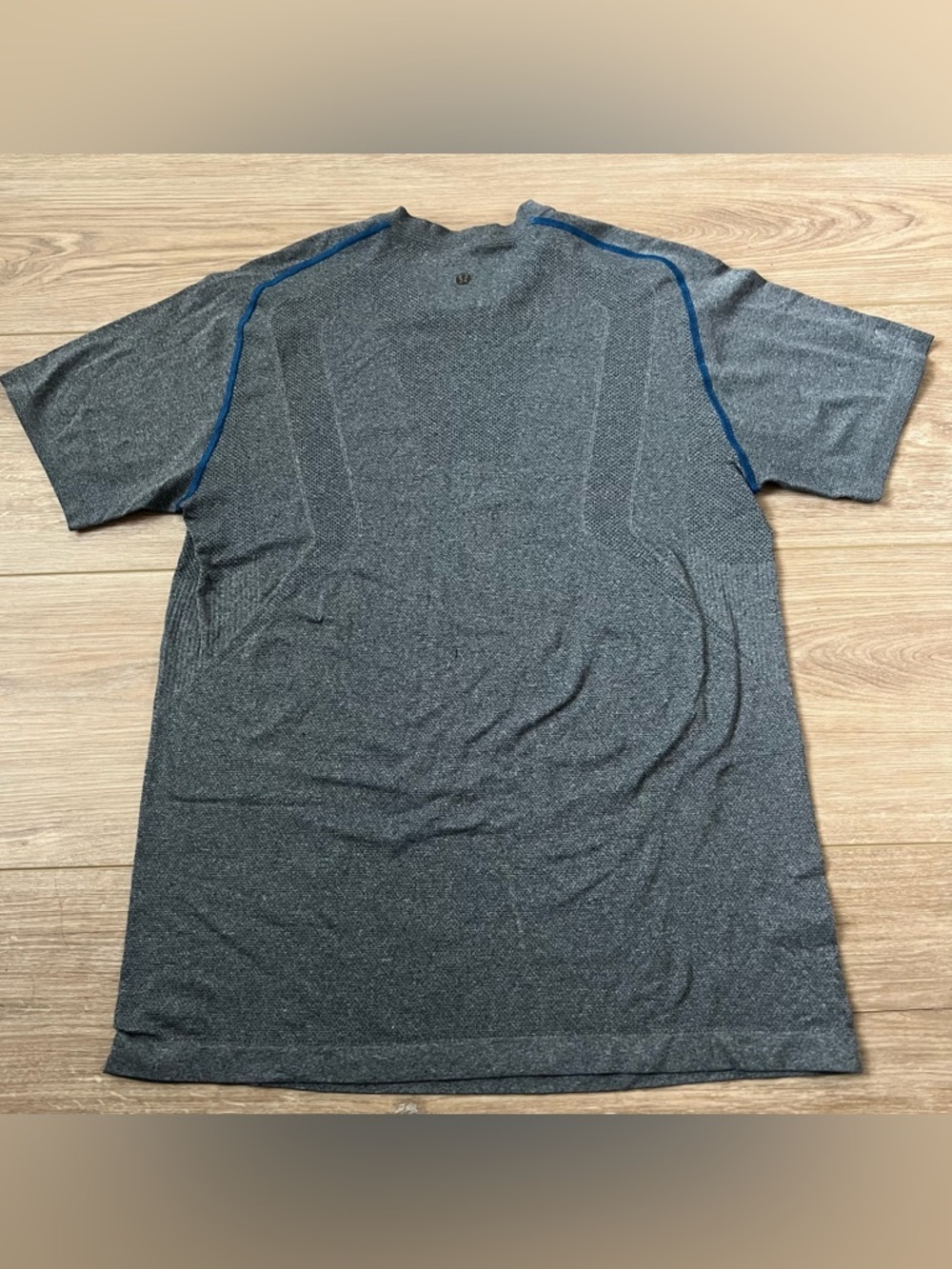 Lululemon Men's Metal Vent Tech Short Sleeve Size medium - Picture 2 of 5